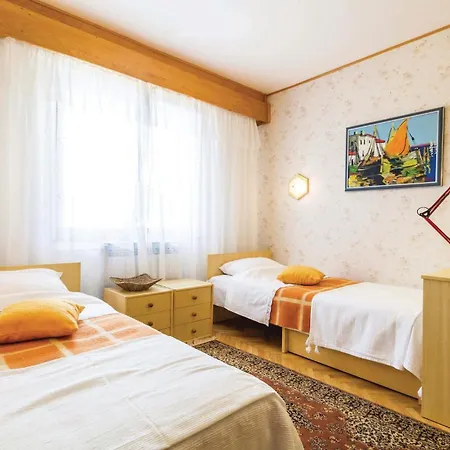 Apartment 2 Bedroom Pet Friendly In Kolavici *