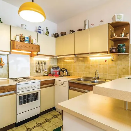 2 Bedroom Pet Friendly In Kolavici Veprinac