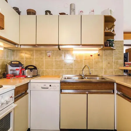 2 Bedroom Pet Friendly In Kolavici