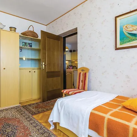 2 Bedroom Pet Friendly In Kolavici Veprinac